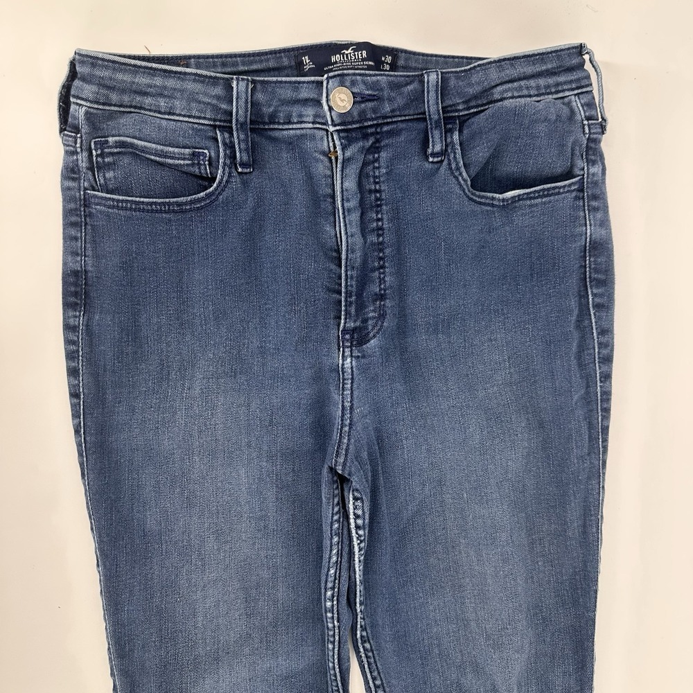 Hollister Ultra High-Rise, Super Skinny 30x30 Ripped Style Soft Stretch - Picture 2 of 11